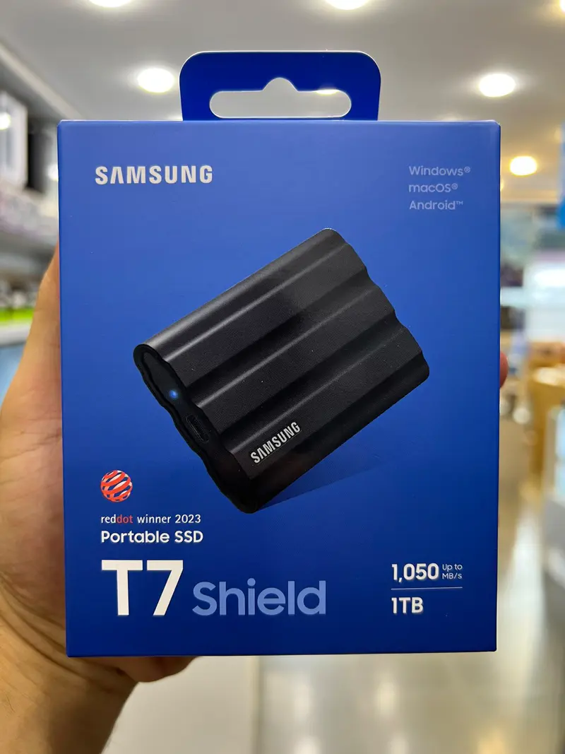 SAMSUNG SSD PORTABLE T7 SHIELD 1TO – DISQUE DURE EXTERNE – TYPE C- 1050 MO/S – ETANCHE – BLACK