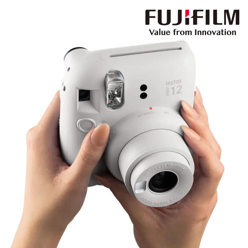 FUJIFILM INSTAX MINI 12 – INSTANT CAMERA – EXPOSITION AUTOMATIQUE – OBJECTIF INTÉGRÉ – BLANCH
